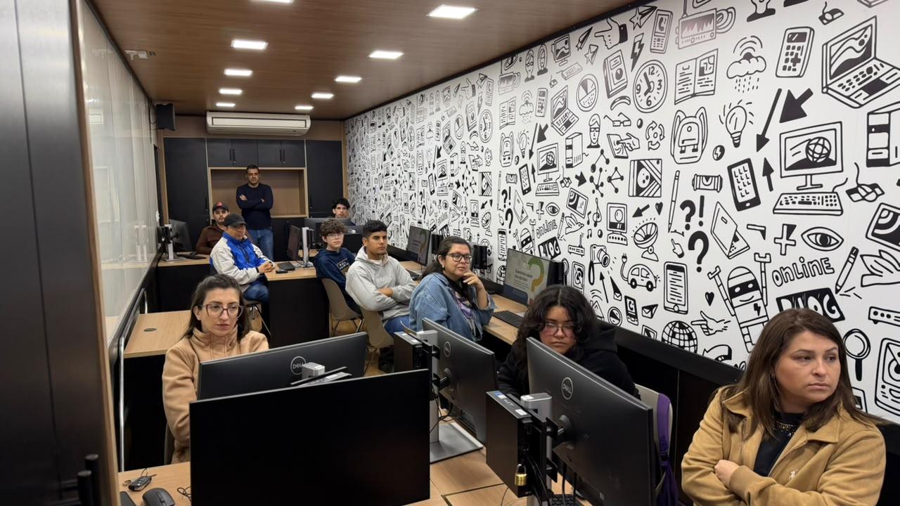 Carreta do Senac oferece cursos gratuitos de Inteligência Artificial em Ponta Porã