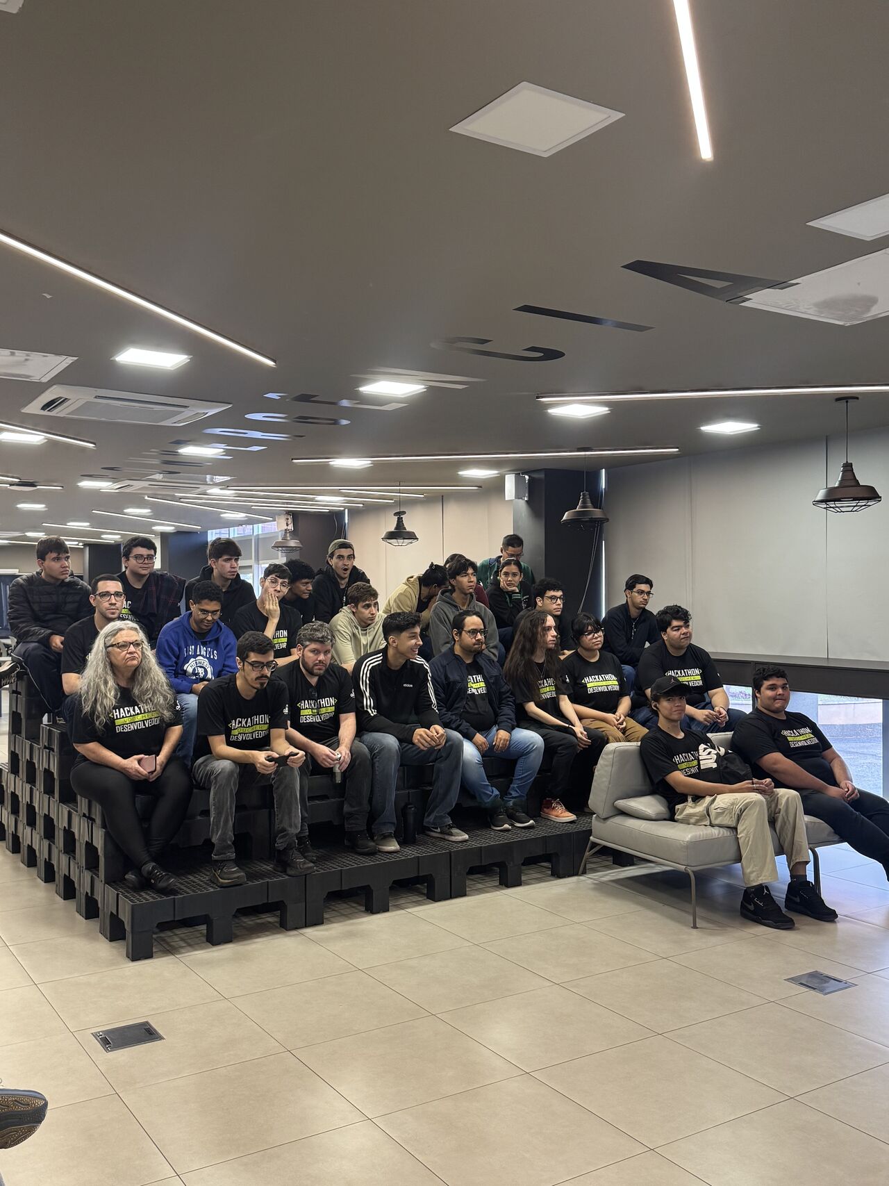 Hackathon desafia alunos a criar soluções para o varejo