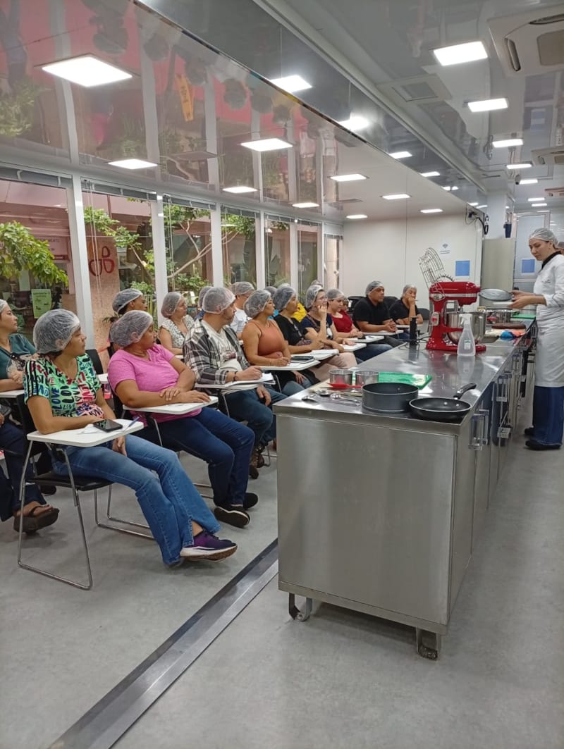 Carreta-Escola de Gastronomia leva cursos gratuitos ao Pátio Central